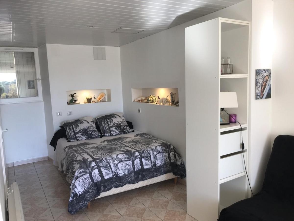 Charmant Studio Meuble Montignac-Charente Exterior foto